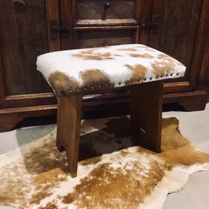 @swancreekinteriors Give your living space a dose of natural Australian beauty with this modern-rustic foot stool.  Handcrafted here at Swan Creek from native hardwoods - The top has an upholstered ‘tan & white’ cowhide cushion top with a trim of Mexican brass nail-head. The base finished in a custom stain finish.  Shipped or pick up welcome.