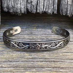 Cowgirls ‘Magnetic Copper’ Western Scroll Cuff - Antiqued Silver