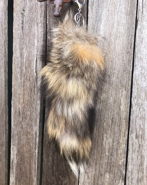 Western Fox tail with clip.  Very good replica, you’ll never know the difference. Clip one of these baby’s on to your favourite bag, car keys or outfit for Cowgirl Cred! ❤️  Each is a little different, large size. Length approx 14” inches. Brown with tan, white and black accents. Imported.