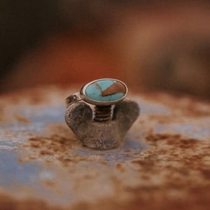 The Stone: A natural Royston Ribbon Turquoise gem with a full matrix of teal blue, azure and natural undertones.  The Ring: Beautifully natural oval setting in .925 silver with elegant artisan band.  Artisan crafted in Australia using quality USA/Arizona Turquoise. ‘One of a kind’    Highly polished stone and silver. Stunning! 🇦🇺