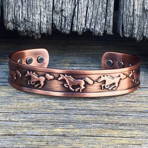 Nicely weighted solid copper cuff bracelet!   Western ‘running horse’ embossed design with 6 magnetic inlays (considered for holistic health benefits)  Large Unisex Adjustable Cuff Width: Wider 15.5mm Thickness 3mm.  Inner perimeter: 16-18cm Weight 47g Copper: nickel and lead free Handcrafted These make a lovely gift, you’ll want to keep for yourself.