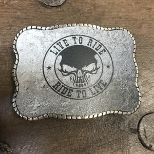 Western style buckle that Securely holds up to 5 cards.   The original Wallet Buckle USA  Securely Holds Up to any 5 Cards Slight Taper Pinches Your Cards to Hold Them in Place Access your Visa Cards, IDs, and even Cash in 2 Seconds  Quality Metal hardware 10 x 7.5cm. Fits any snap belt (we sell snap belts) Great for festivals, rodeo events and those nights on the town. You can ride bucking bulls and your cards won’t fall out! 