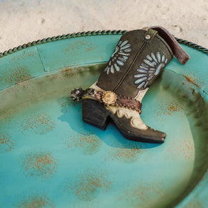 Oval Iron charger tray with an antiqued spounge affect and twisted edge; to add that rustic western flair to any room. These serving trays work perfectly in any rustic entertaining situation, and would be great to hold remote controls, mail, or other items. Not intended for food use.  Sourced by us from Dallas TX. You will find these decor items styled in Luxury ranches, Cowgirl magazines and Western boutiques. 